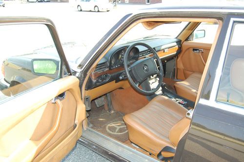 1975 Mercedes 450 SE "Amazing Barn Find!" Low Miles, image 9