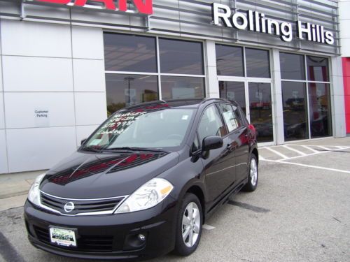 Great mpg low miles navigation hatchback versa low reserve back up camrea