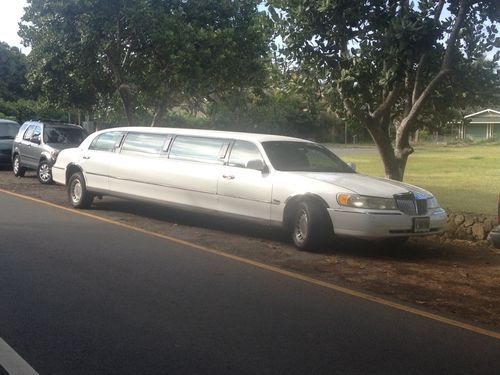 1998 lincoln town car executive limousine 4-door 4.6l