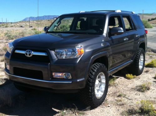 33" NITTO TRAIL GRAPPLERS, FUEL SILVER KRANK WHEELS, DAYSTAR LIFT, 3rd ROW!!!, US $28,995.00, image 2