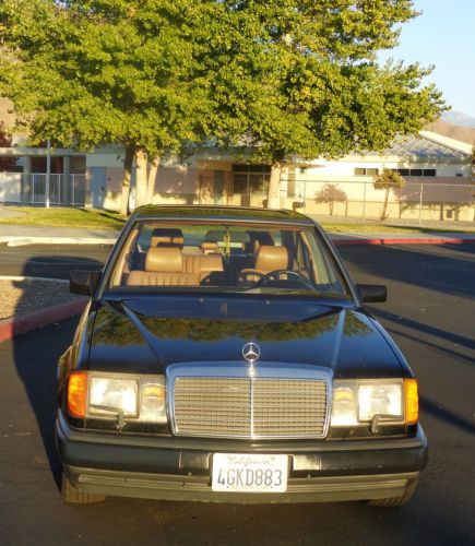 Vintage 1989 Mercedes Benz 300E, image 3