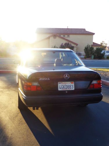Vintage 1989 Mercedes Benz 300E, image 4