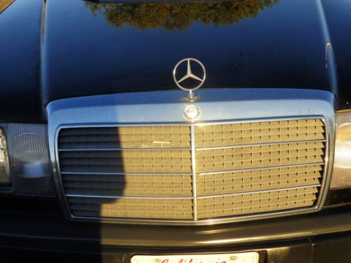 Vintage 1989 Mercedes Benz 300E, image 5