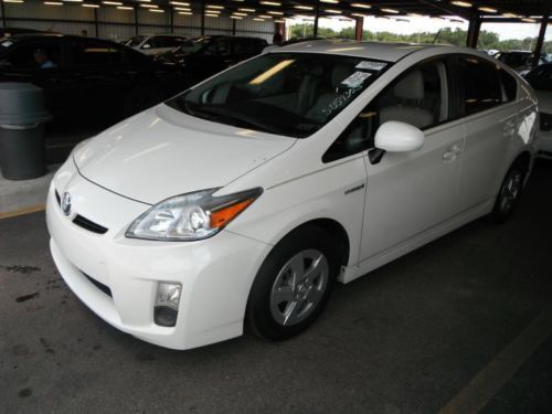 Excellent condition, 50mpg leather seats (heated), bluetooth and plasma cluster
