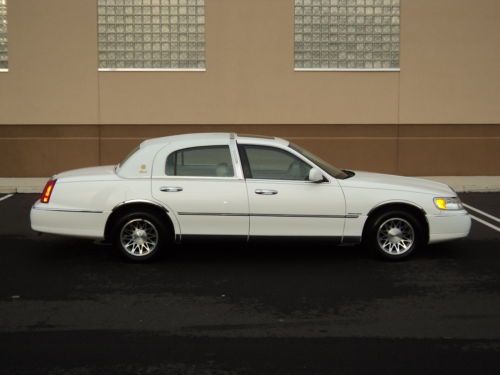 2002 01 00 lincoln town car presidental edition low miles non smoker no reserve!