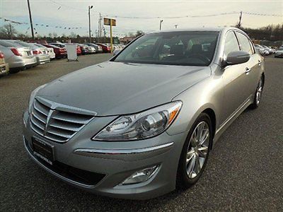 We finance! tech pkg only 6000 miles 1owner non smoker no accidents carfax cert!