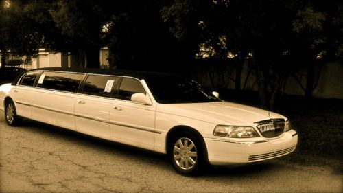 2003 lincoln town car limousine