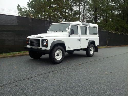 2012 new land rover defender diesel (tdi cdi) .... only 14 miles.