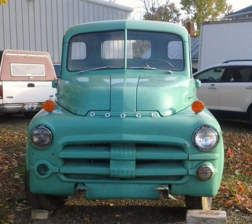 Dodge pick up standard cab green very good condition 2 door 1 ton duels