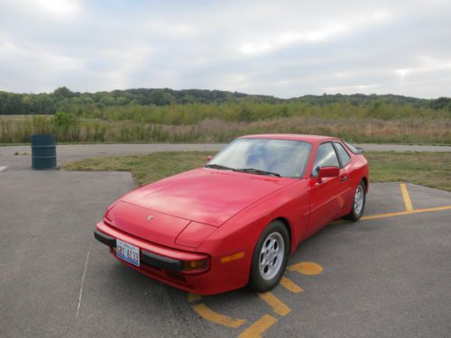 1986 porsche 944 base coupe 2-door 2.5l