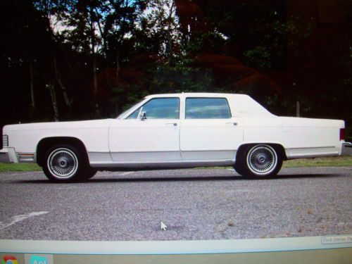 1979 Lincoln Towncar White Exterior with Navy Blue Leather Interior., image 2