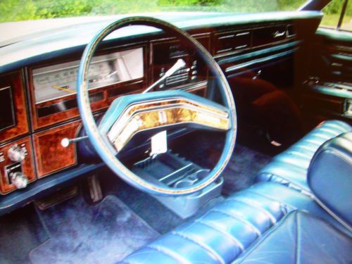 1979 Lincoln Towncar White Exterior with Navy Blue Leather Interior., image 5