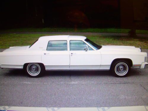 1979 Lincoln Towncar White Exterior with Navy Blue Leather Interior., image 15