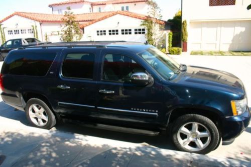 2007 suburban ltz  2 wheeldrive  low miles