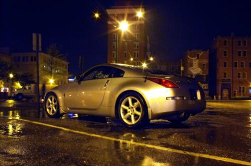 2004 nissan 350z touring coupe 2-door 3.5l 109000 miles