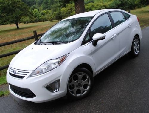 2013 ford fiesta se sedan 4-door 1.6l