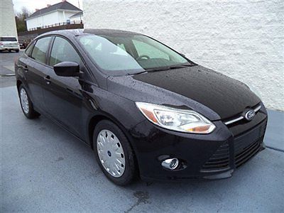 Ford focus se low miles 4 dr sedan automatic gasoline 2.0l i4 fi dohc black