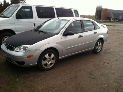 2007 ford focus ses zx4 only 142,945 miles. some body damage. clean title.