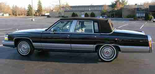 1992 CADILLAC FLEETWOOD BROUGHAM 20,902 ORIGINAL MILES BLACK W/GREY INTERIOR, image 2