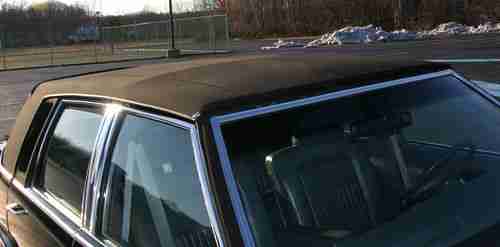 1992 CADILLAC FLEETWOOD BROUGHAM 20,902 ORIGINAL MILES BLACK W/GREY INTERIOR, image 12