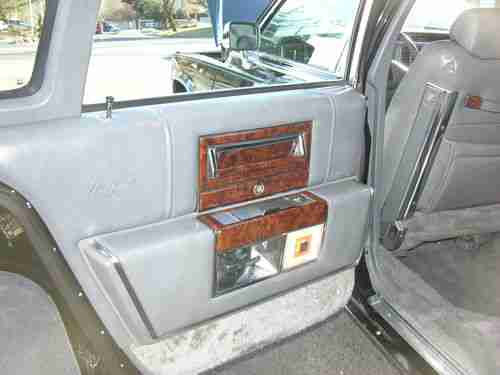 1992 CADILLAC FLEETWOOD BROUGHAM 20,902 ORIGINAL MILES BLACK W/GREY INTERIOR, image 20