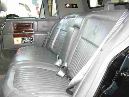 1992 CADILLAC FLEETWOOD BROUGHAM 20,902 ORIGINAL MILES BLACK W/GREY INTERIOR, image 21