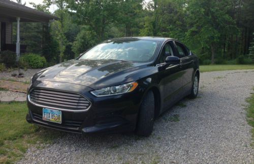 2013 ford fusion s sedan 4-door 2.5l; tuxedo black metallic; like new