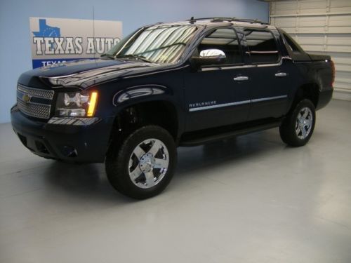 We finance!! 2011 chevrolet avalanche ltz 4x4 roof nav tv/dvd leather texas auto