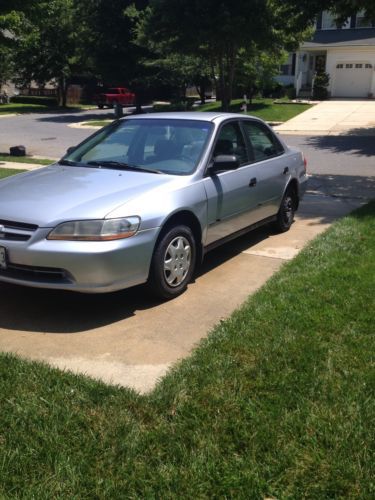 1998 Honda Accord DX Sedan 4-Door 2.3L, image 2