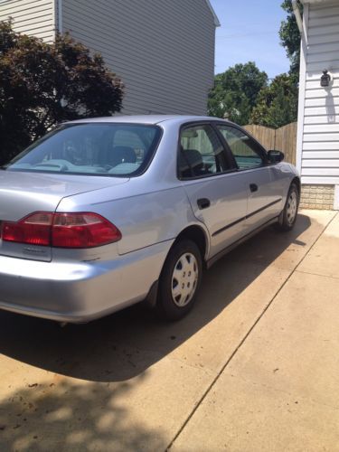 1998 Honda Accord DX Sedan 4-Door 2.3L, image 3