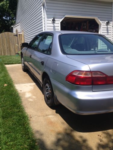 1998 Honda Accord DX Sedan 4-Door 2.3L, image 4