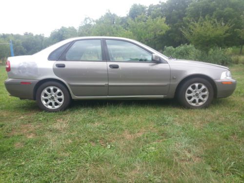 2003 volvo s40 base sedan 4-door 1.9l