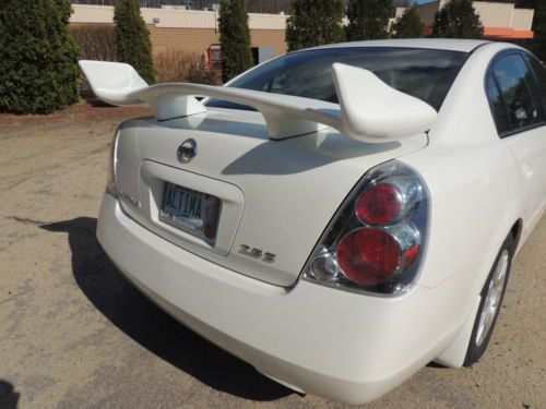 2005 nissan altima s sedan 4-door 2.5l with rear spoiler