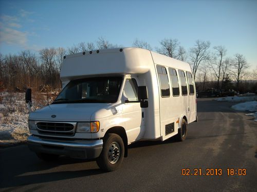 2001  e 450 mini bus