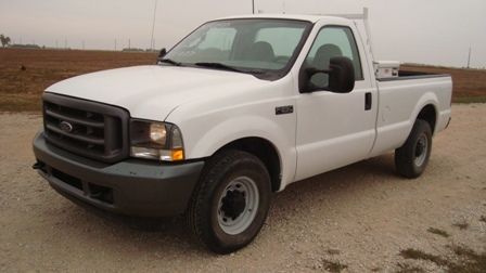 2004 ford f-250 heavy duty white only 58k miles excellent condition in and out