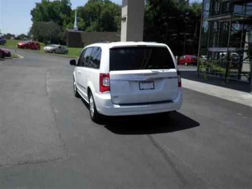 2014 chrysler town & country touring