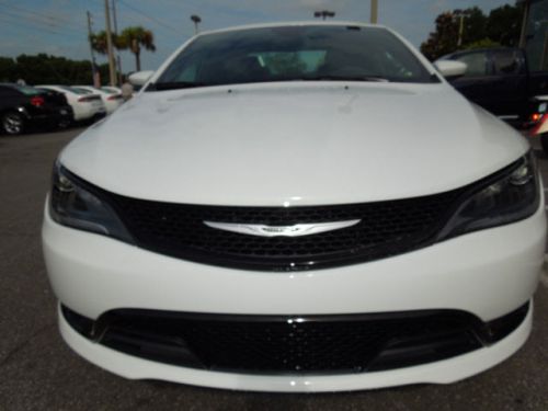 2015 chrysler 200 s