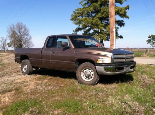 2001 dodge ram 2500 cummins. quad cab 5.9 diesel.