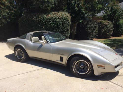 1982 chevrolet corvette collector&#039;s edition hatchback 2-door 5.7l