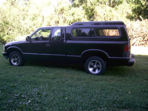 2000 chevy s-10 extended cab 3rd door  fiberglass cap 28mpg hwy