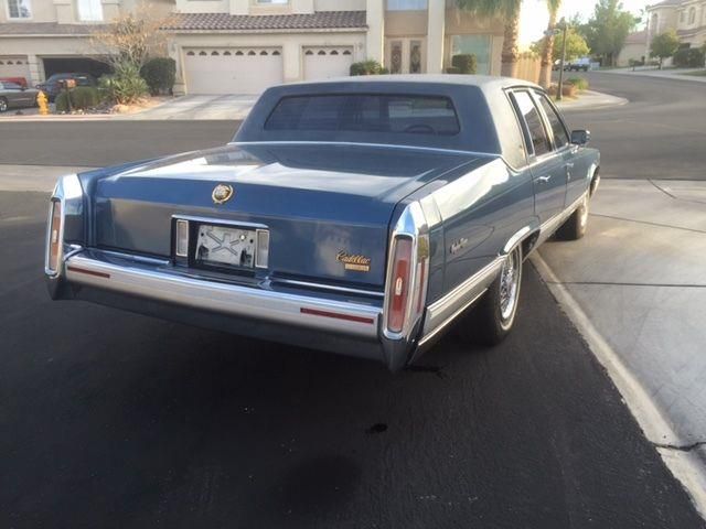 Cadillac fleetwood 4 doors sedan d&apos;elegance