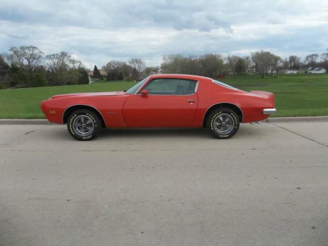 Pontiac: firebird with formula 400 ram-air hood