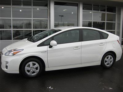 2011 toyota prius, 59.6 mpg. cloth interior. bluetooth. perfect condition.