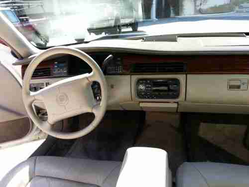 1996 Cadillac DeVille Base Sedan 4-Door 4.6L, image 11