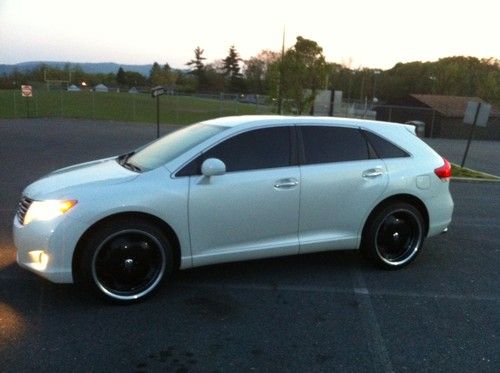 2010 toyota venza awd *navigation*rear dvd*xenon*back up camera*nav