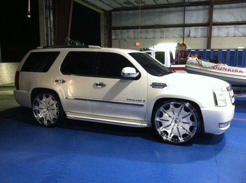 2007 cadillac escalade on 28's (custom) with low miles