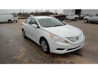 2.4l cd front wheel drive power steering 4-wheel disc brakes heated mirrors a/c