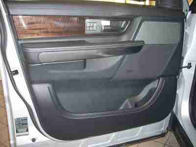 ONE OWNER NON SMOKER 5.0 L V8 LOW MILES LOW RESERVE, image 18