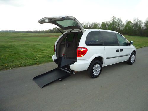 2001 chrysler voyager wheelchair/handicap ramp van rear entry conversion