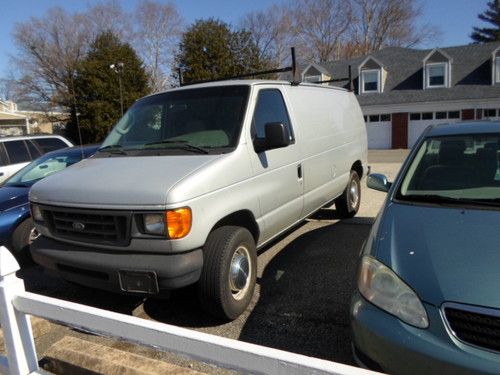 2004 ford e-250 base standard cargo van 2-door 5.4l